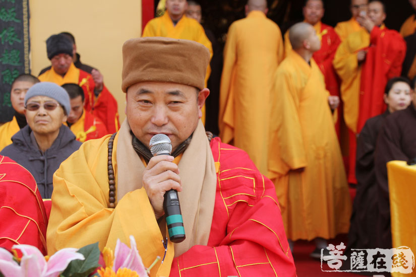 黑龙江佛教协会副会长,双鸭山中道寺方丈正开法师致辞(图片来源:菩萨