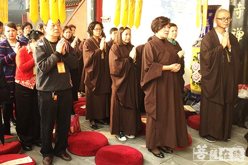 观音-一盏莲灯供观音 重庆龙凤寺纪念菩萨出家