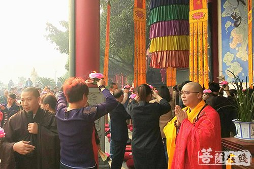 观音-一盏莲灯供观音 重庆龙凤寺纪念菩萨出家