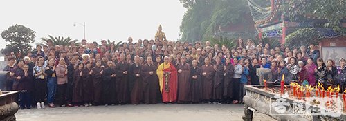 观音-一盏莲灯供观音 重庆龙凤寺纪念菩萨出家