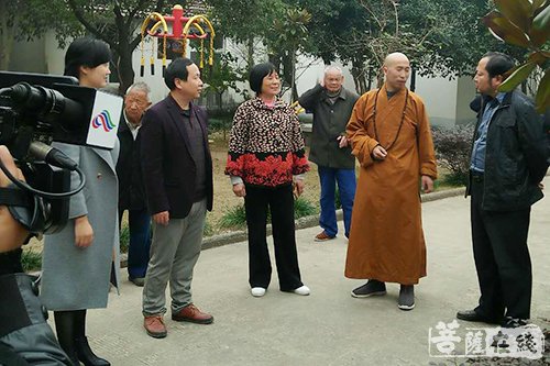 佛教-兑现重阳节承诺 开慧法师为汤池敬老院捐赠120条棉被