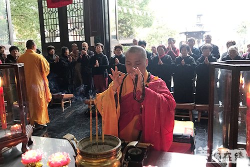 佛教-上海洪福寺举行药师法会 圣怀法师主法