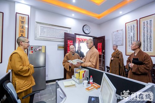 法华寺-中佛协咨议委员会副主席界诠法师参访法华寺 印可法师热情接待