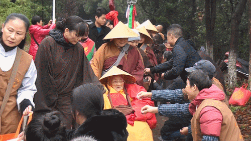 【高清图集】抚州大金山寺三坛大戒圆满:发戒牒谢师