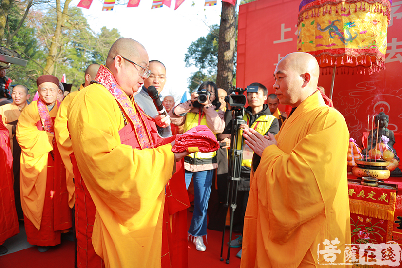 莲花佛国盛会 果卓法师荣膺九华山上禅堂方丈