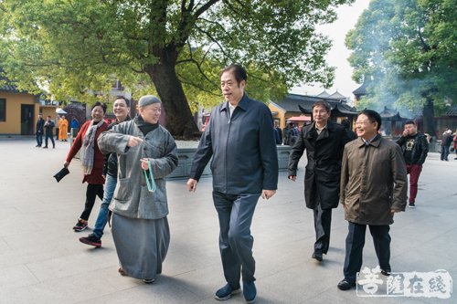 吴志明-上海市政协主席吴志明一行赴上海龙华古寺调研