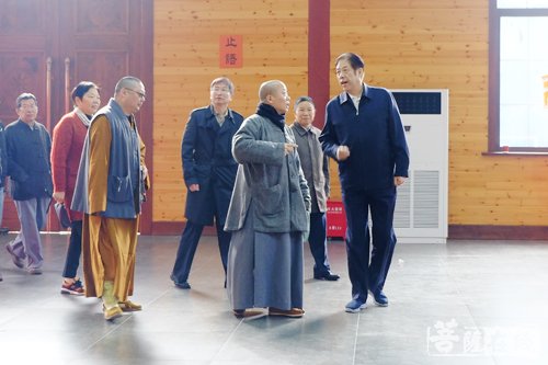 吴志明-上海市政协主席吴志明一行赴上海龙华古寺调研