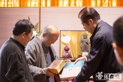 吴志明-上海市政协主席吴志明一行赴上海龙华古寺调研