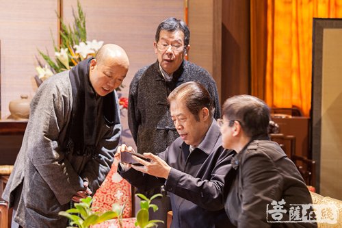 吴志明-上海市政协主席吴志明一行赴上海龙华古寺调研