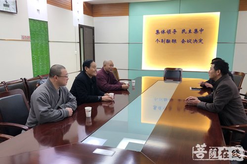 镇江市佛教协会向镇江市社会福利服务中心捐赠多功能养老床