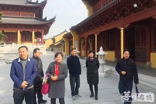 绍兴-绍兴市民宗局张卓炯副局长一行赴安康寺检查民族团结工作