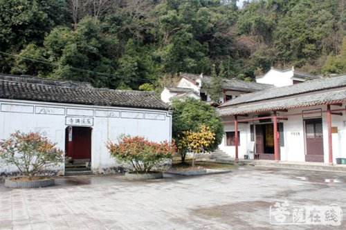 佛教-浙江佛教协会副会长允观法师一行赴左溪讲寺指导工作