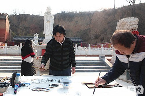 陈又新-新年新气象 王蔚波、陈又新应邀为偃师藏梅寺题字作画