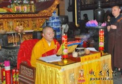 果量法师在昆山华藏寺主持八关斋戒法会