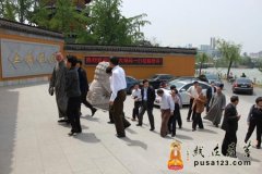 扬州市人大副主任桑光裕一行到文峰寺调研