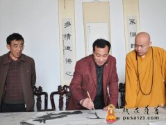 著名画家岳海涛先生到徐州兴化寺参访作画