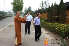 崇明县副县长朱建江视察寿安寺