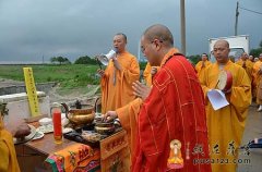 海安如来寺举行祭海放生法会