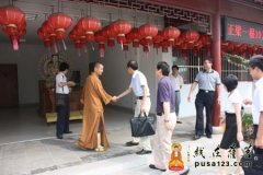 上海市委统战部、宣传处领导一行十余人视察寿安寺