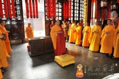 上海玉佛寺为甬温动车脱轨事件罹难同胞举行超荐法会