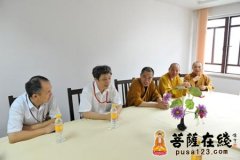 上海玉佛禅寺领导教师节慰问上海佛学院老师