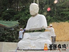 六祖惠能大师真身石雕像安坐久住六祖寺禅堂