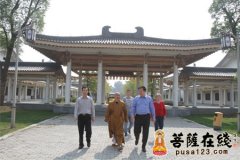 江苏省武警消防总队马德文总队长一行参访大明寺