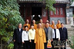 北京龙泉寺方丈学诚大和尚接待国防大学国防研究系主任冯维忠一行
